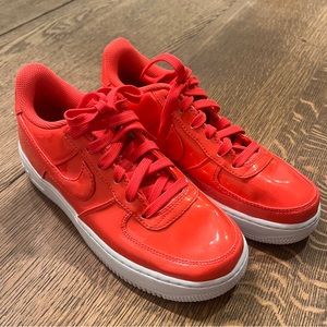 Nike Air Force 1 lows Ultraviolet Siren Red